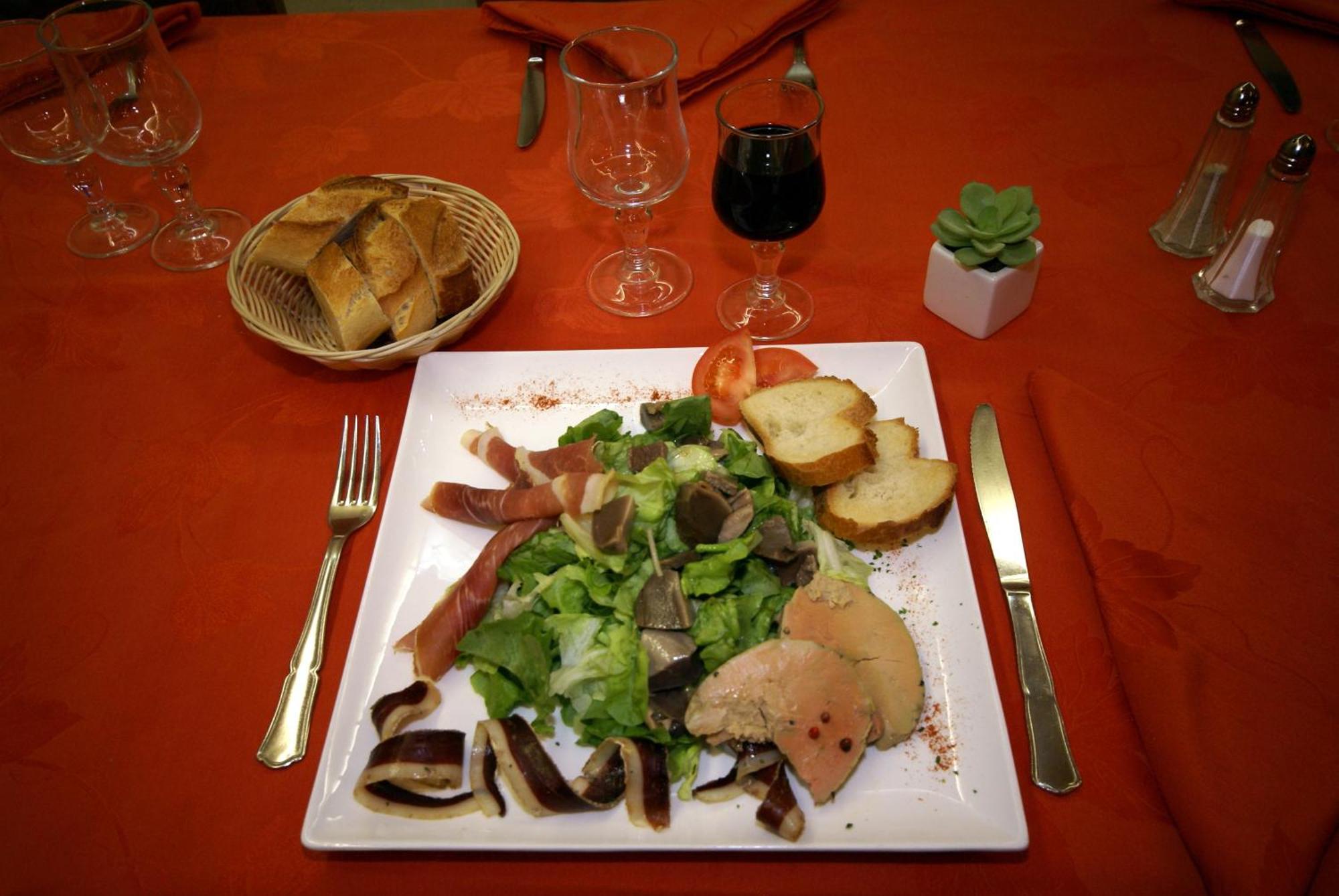 Hotel Restaurant Du Lauragais Logis De France ヴィルフランシュ・ド・ロラゲ エクステリア 写真