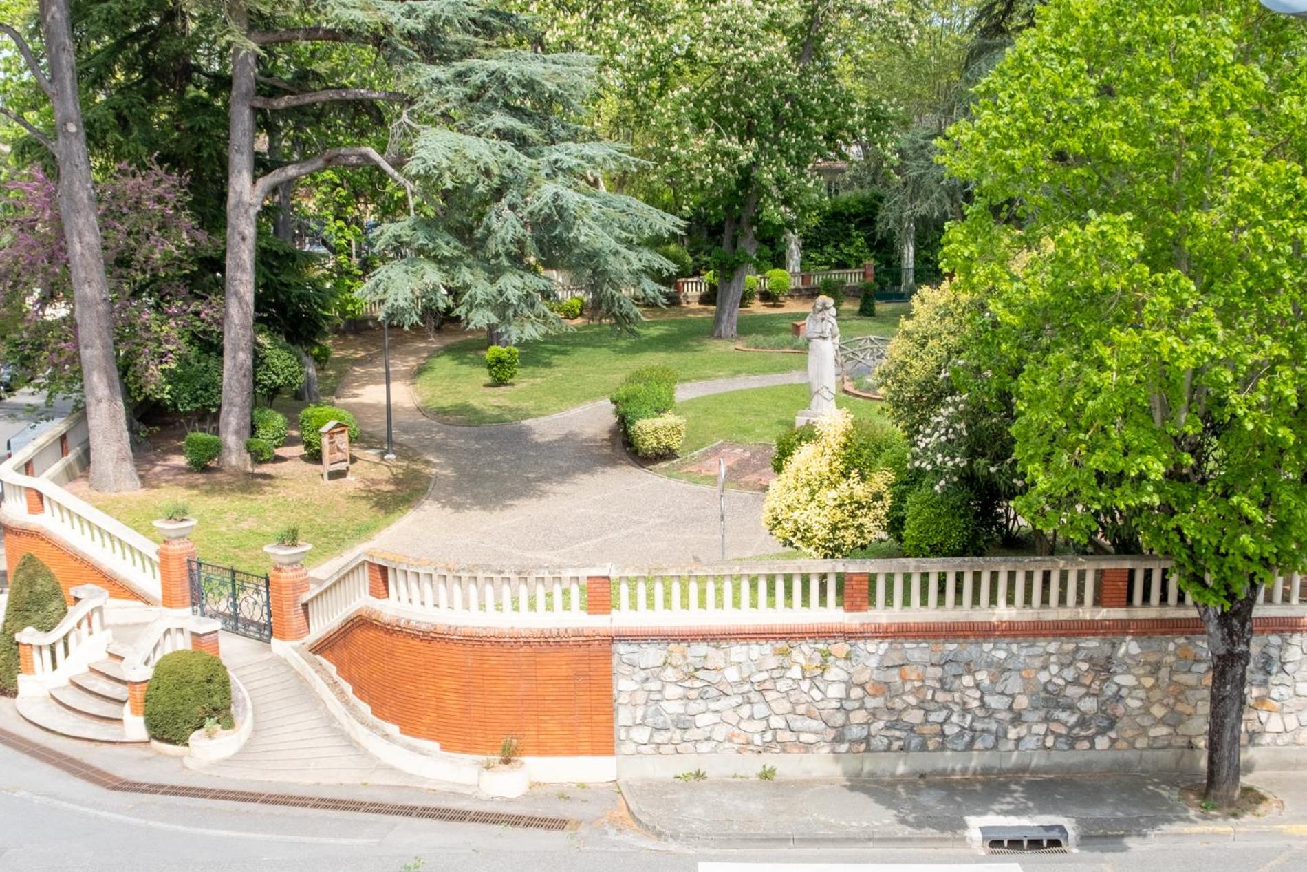 Hotel Restaurant Du Lauragais Logis De France ヴィルフランシュ・ド・ロラゲ エクステリア 写真