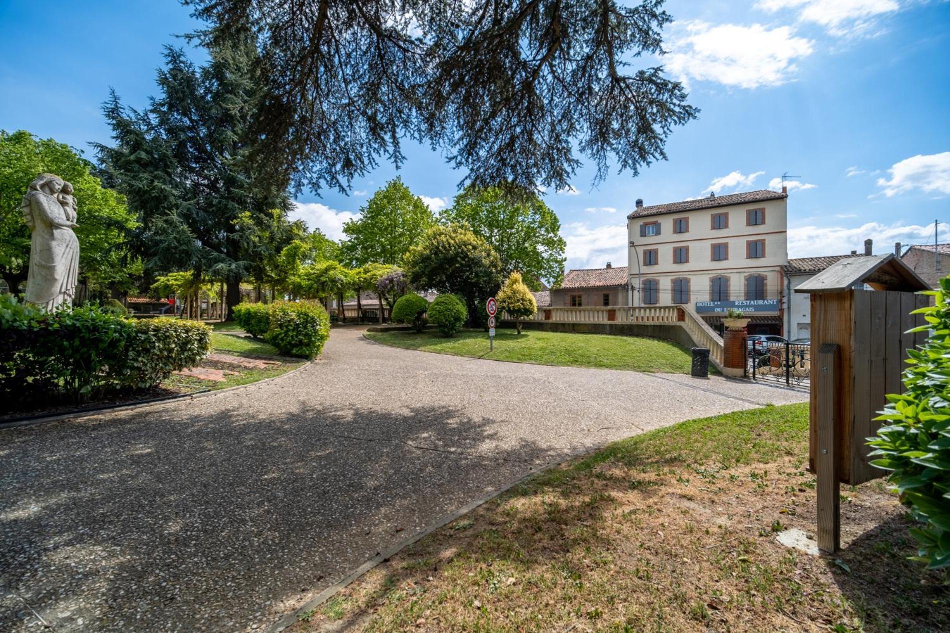 Hotel Restaurant Du Lauragais Logis De France ヴィルフランシュ・ド・ロラゲ エクステリア 写真