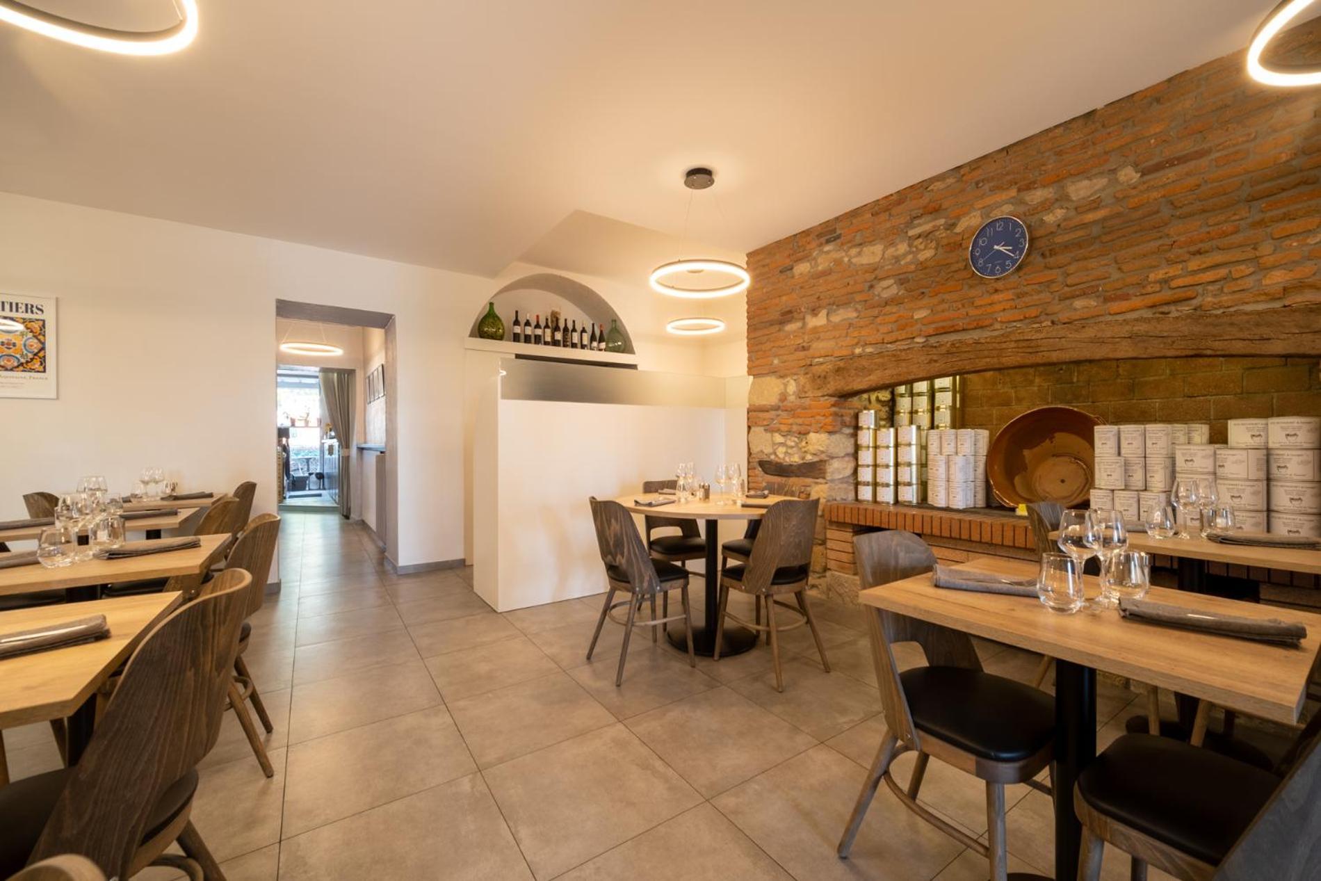 Hotel Restaurant Du Lauragais Logis De France ヴィルフランシュ・ド・ロラゲ エクステリア 写真