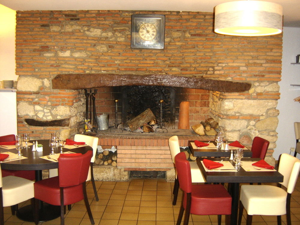 Hotel Restaurant Du Lauragais Logis De France ヴィルフランシュ・ド・ロラゲ エクステリア 写真