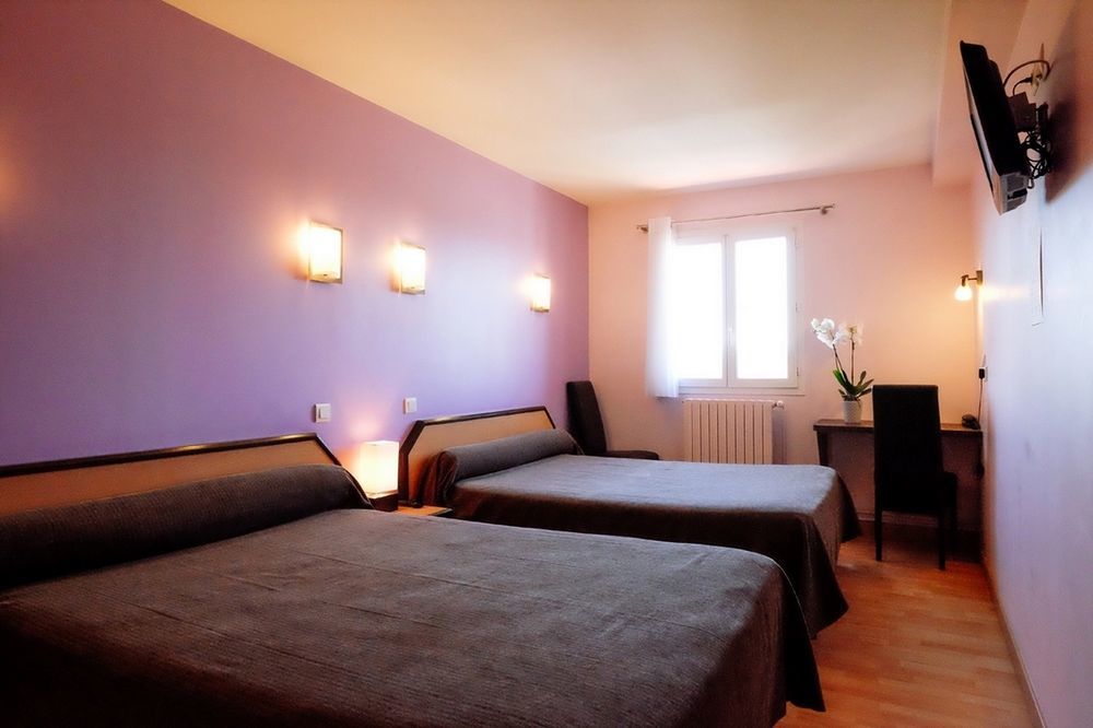 Hotel Restaurant Du Lauragais Logis De France ヴィルフランシュ・ド・ロラゲ エクステリア 写真