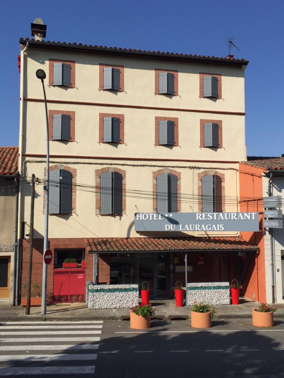 Hotel Restaurant Du Lauragais Logis De France ヴィルフランシュ・ド・ロラゲ エクステリア 写真